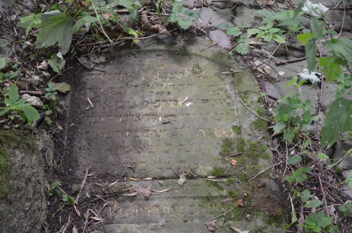 Grób Ester Etel córki cadyka Elimelecha z Leżajska na cmentarzu żydowskim we Frysztaku