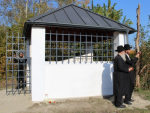Ohel cadyka Akiwy Meira ha-Kohena Tornheima na cmentarzu ydowskim w ukowie