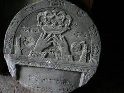 Tarcza szlifierska wykonana z macewy pochodzcej z cmentarza w Rykach